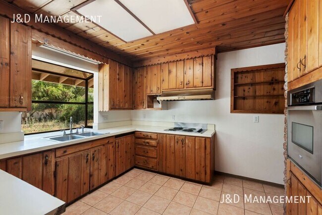 2439 E Washington Ave Escondido, CA 92027