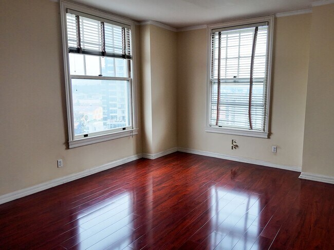702 Ash St San Diego, CA 92101 photo 3