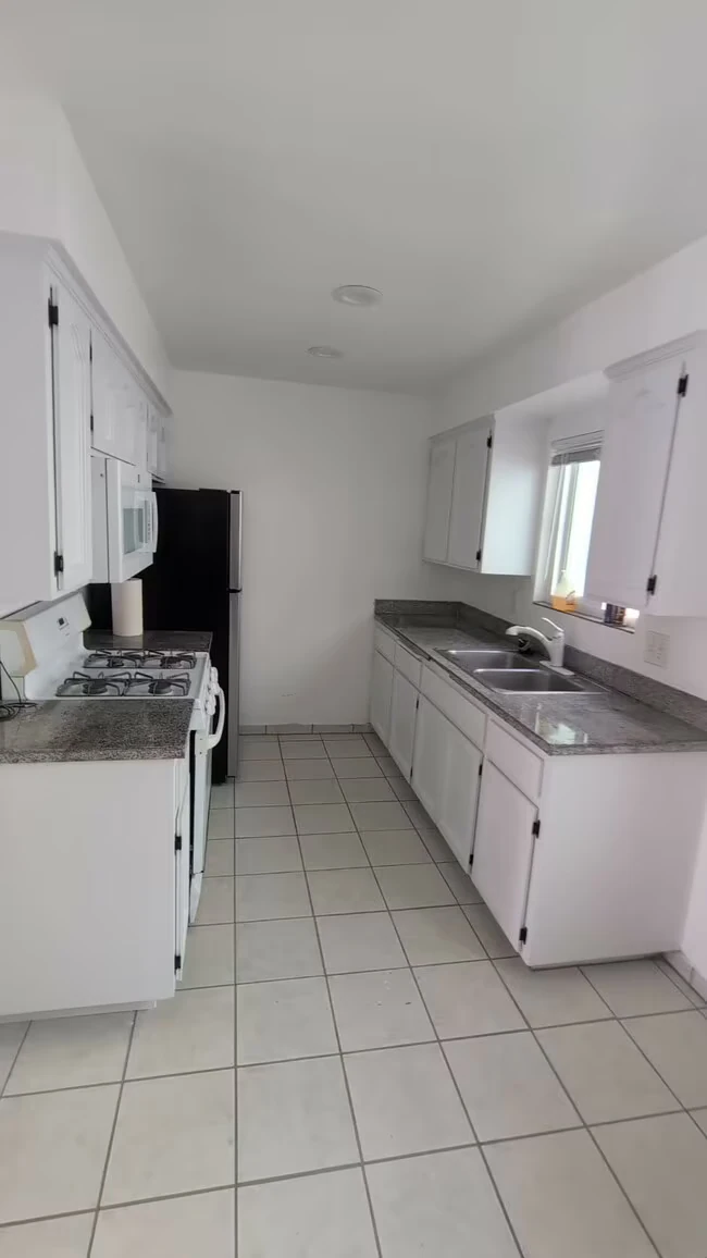 215 Ebony Ave Imperial Beach, CA 91932 photo 4