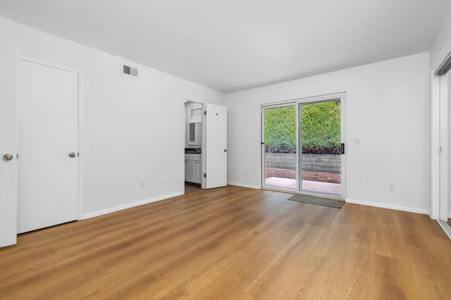 2345 Worden St San Diego, CA 92107 photo 4