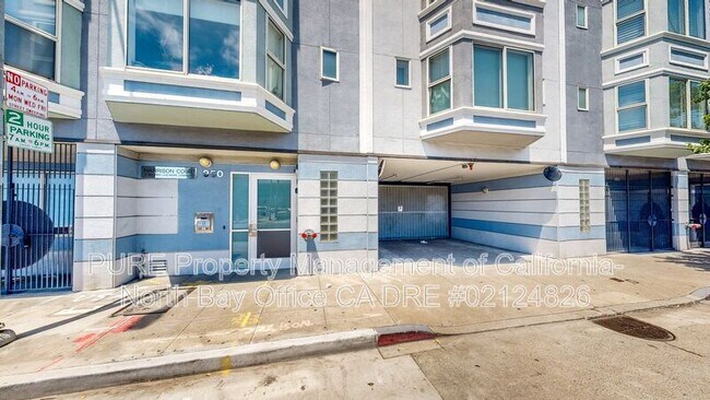 1-bed Condo With Skyline Views photo 2