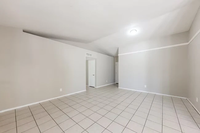 9632 W El Caminito Dr Peoria, AZ 85345 photo 5