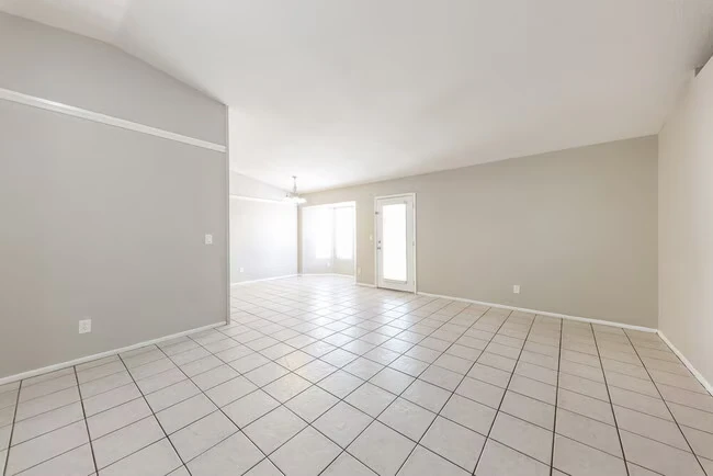 9632 W El Caminito Dr Peoria, AZ 85345 photo 4
