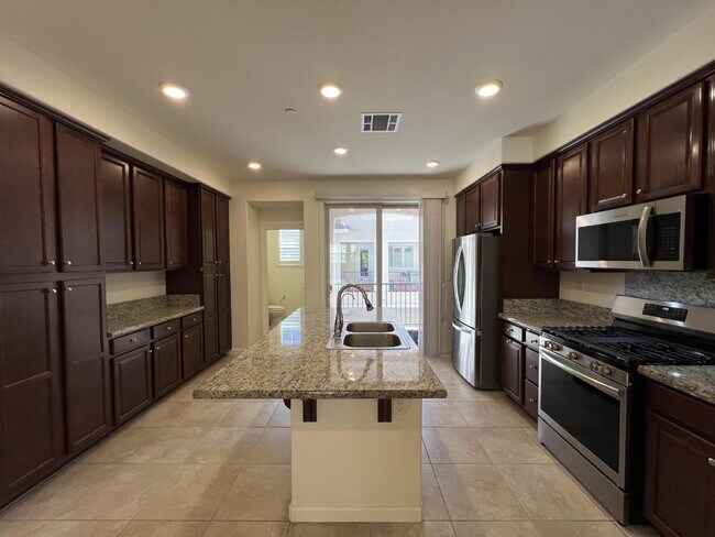 2762 Ferrara Cir photo 2