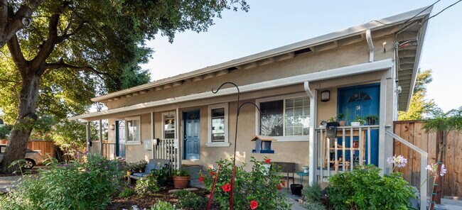 2707 Marlborough Ave Redwood City, CA 94063 photo 2