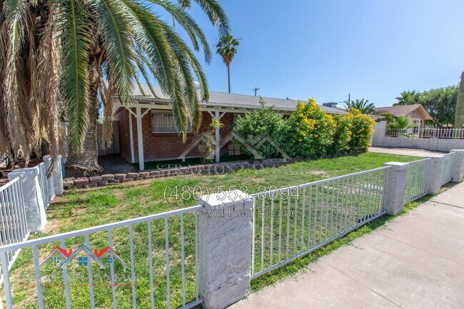 8119 E Amelia Ave Scottsdale, AZ 85251 photo 2