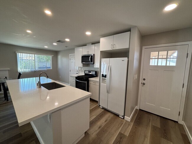 7455 Baltic St San Diego, CA 92111 photo 2