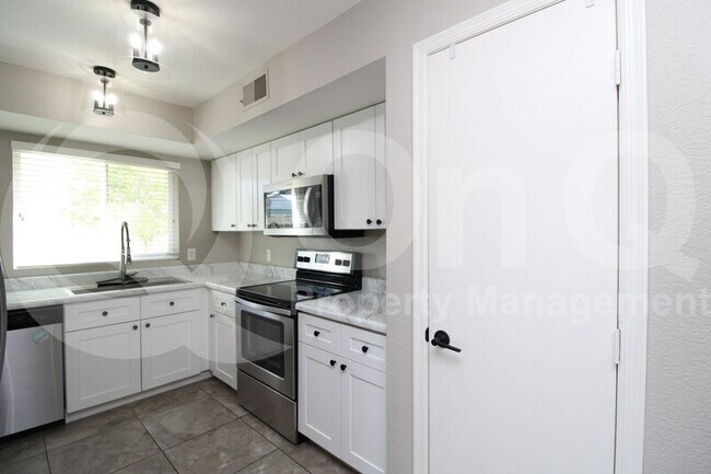 3728 W Villa Theresa Dr Glendale, AZ 85308 photo 4