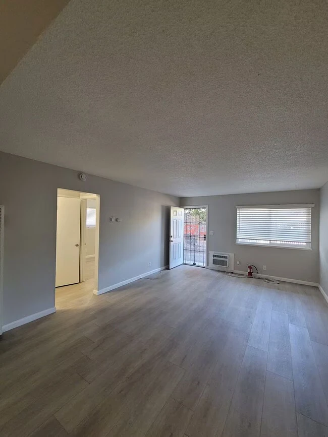 1108 W 5th St Antioch, CA 94509 photo 2