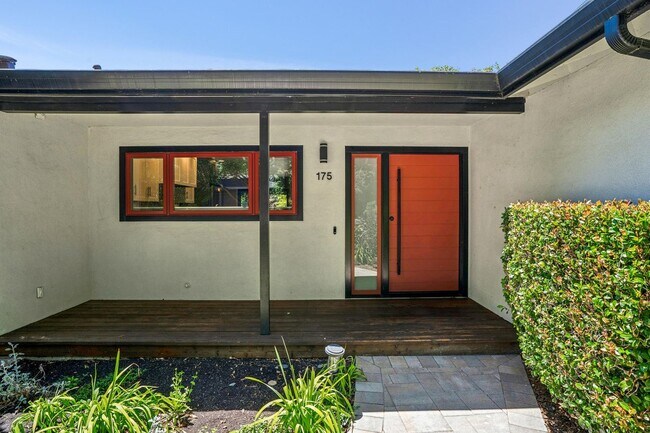 Renovated Linfield Oaks Retreat With Private Garden And Guest Studio photo 2