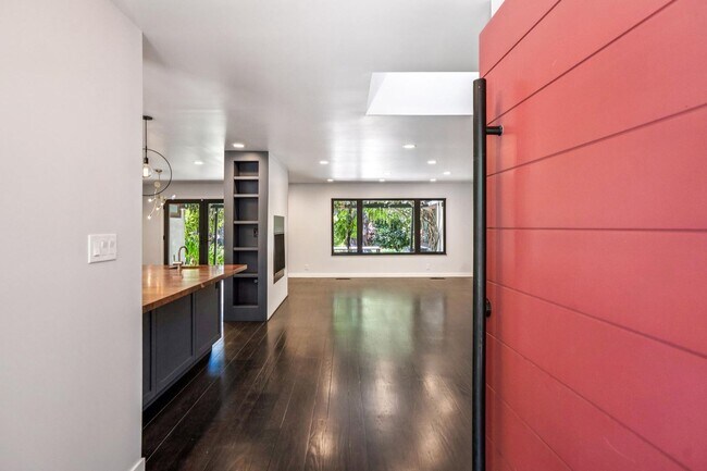Renovated Linfield Oaks Retreat With Private Garden And Guest Studio photo 3