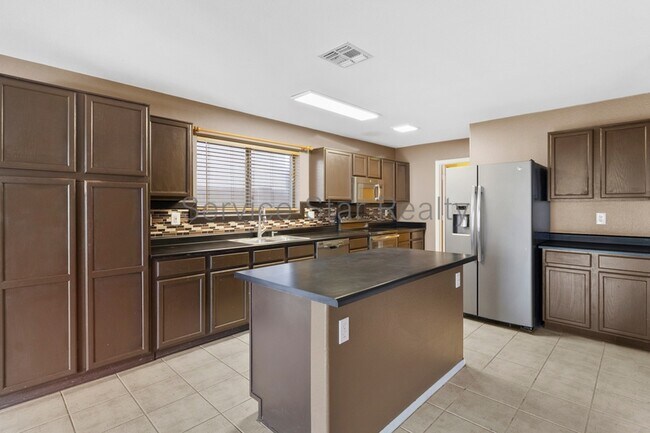 15559 W Crocus Dr Surprise, AZ 85379 photo 4