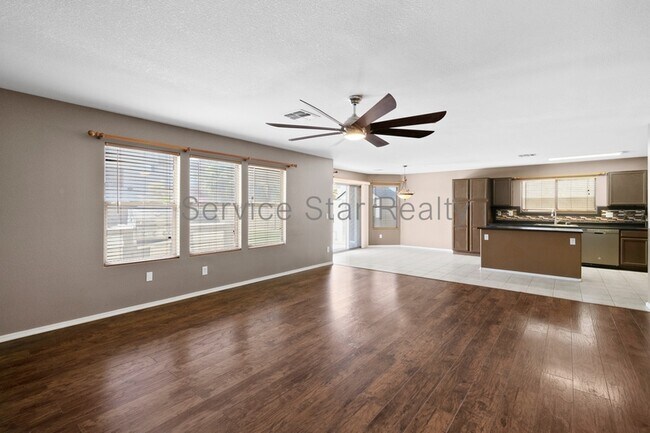 15559 W Crocus Dr Surprise, AZ 85379 photo 3