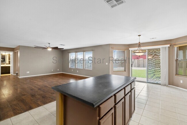 15559 W Crocus Dr Surprise, AZ 85379 photo 5