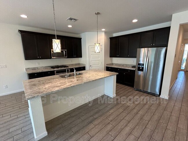 18771 W Yucatan Dr Surprise, AZ 85388 photo 3