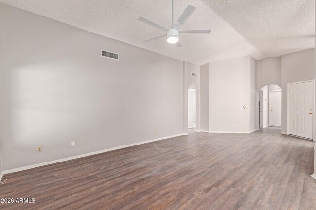 8651 N 107th Dr Peoria, AZ 85345 photo 4
