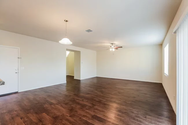 8207 W Pueblo Ave Phoenix, AZ 85043 photo 5