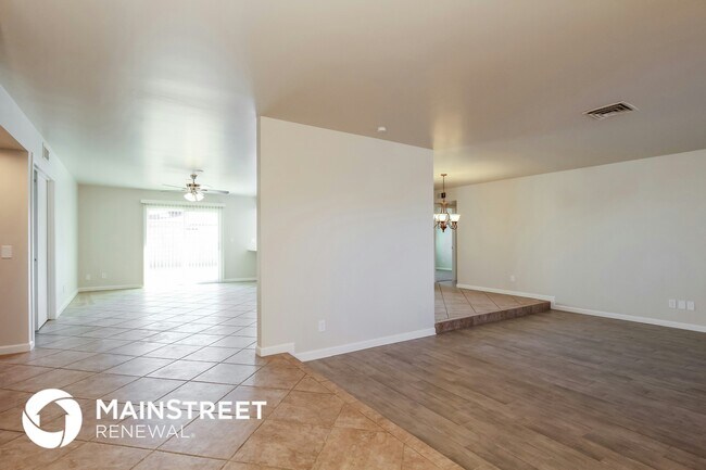 15607 N 60th Ave Glendale, AZ 85306 photo 2