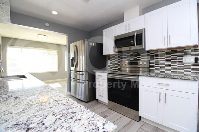 2383 W Waltann Ln Phoenix, AZ 85023 photo 4