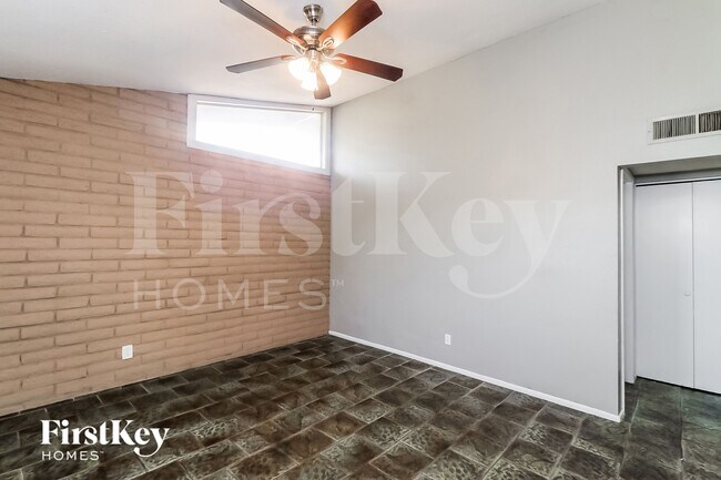 3320 S Margo Dr Tempe, AZ 85282 photo 4