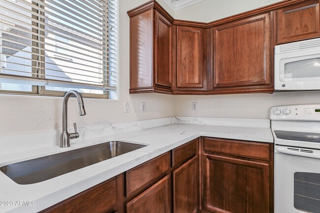 4046 S Tatum Ln photo 5