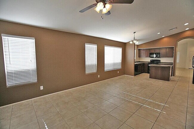 9902 W Melinda Ln Peoria, AZ 85382 photo 4