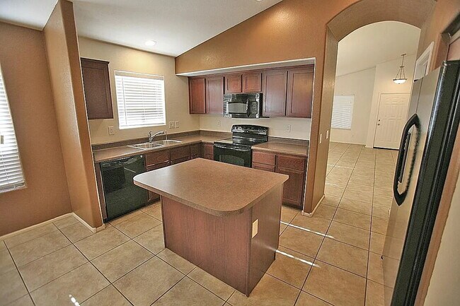 9902 W Melinda Ln Peoria, AZ 85382 photo 5