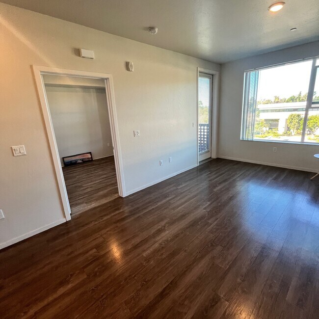 Bluewater Apartments photo 5