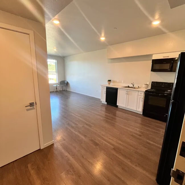 Bluewater Apartments photo 2