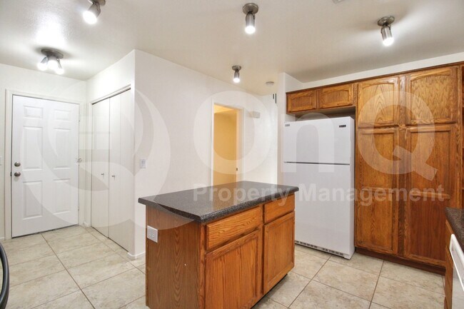4759 E Lavender Ln Phoenix, AZ 85044 photo 5