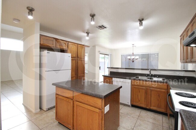 4759 E Lavender Ln Phoenix, AZ 85044 photo 4