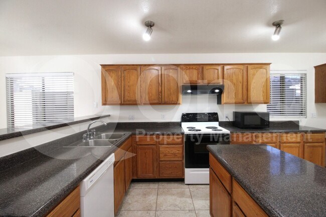 4759 E Lavender Ln Phoenix, AZ 85044 photo 3