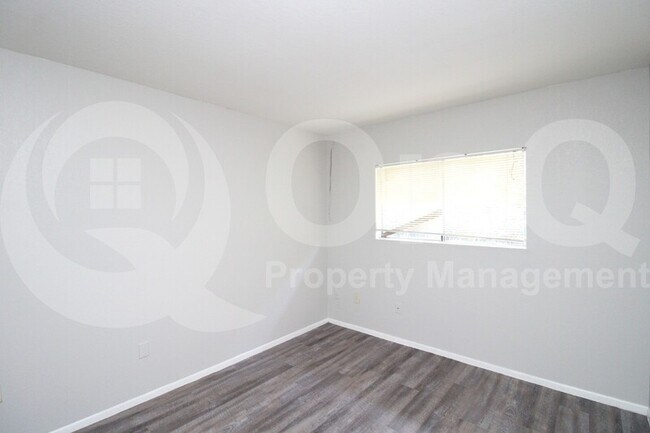 3002 E Waltann Ln Phoenix, AZ 85032 photo 5
