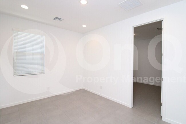 12649 W Daley Ln Sun City, AZ 85373 photo 5