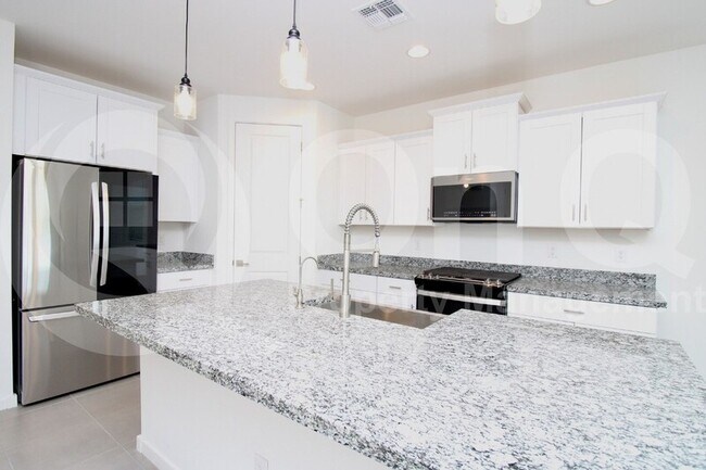 12649 W Daley Ln Sun City, AZ 85373 photo 3