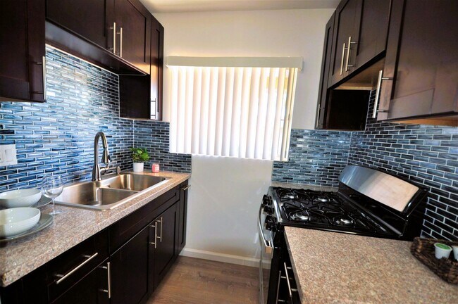 521 Park Way Chula Vista, CA 91910 photo 2