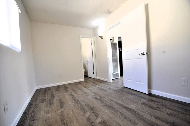521 Park Way Chula Vista, CA 91910 photo 4