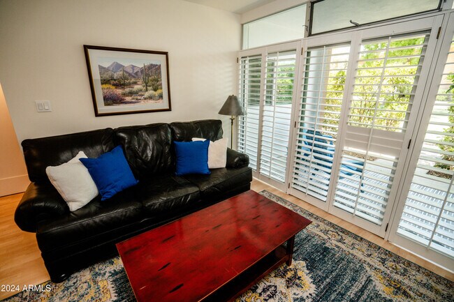 6125 E Indian School Rd Scottsdale, AZ 85251 photo 4