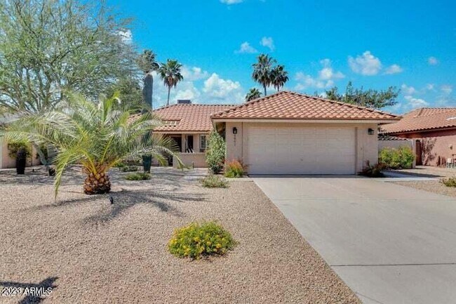 5801 E Paradise Ln photo 2