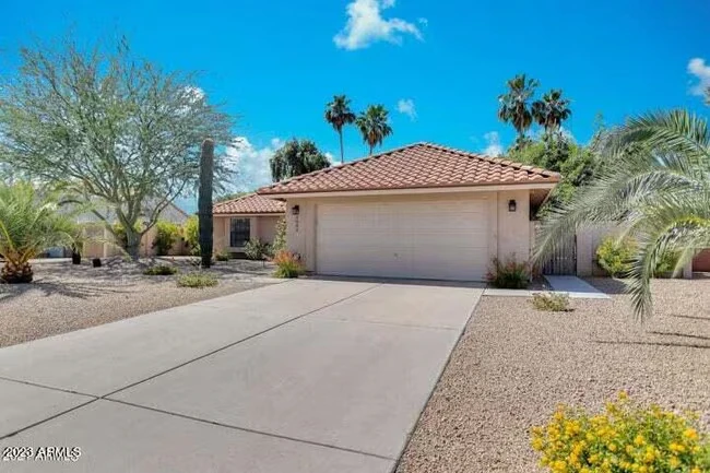 5801 E Paradise Ln photo 4