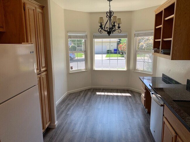 2072 Devonshire Dr Napa, CA 94558 photo 3