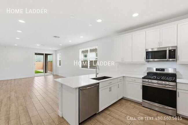 4064 E Catclaw St photo 3