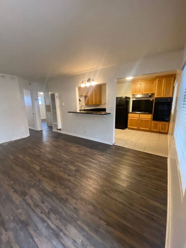 4937 Coronado Ave San Diego, CA 92107 photo 4
