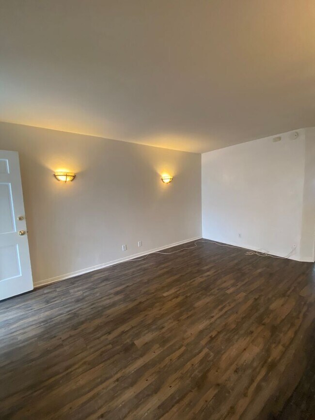 4937 Coronado Ave San Diego, CA 92107 photo 2