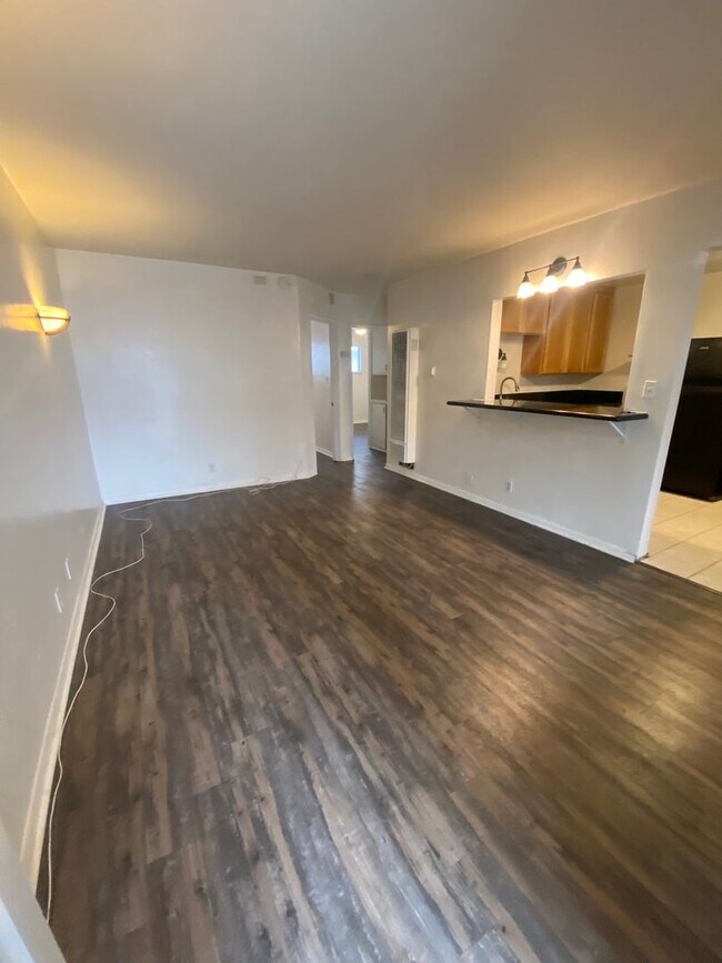 4937 Coronado Ave San Diego, CA 92107 photo 3