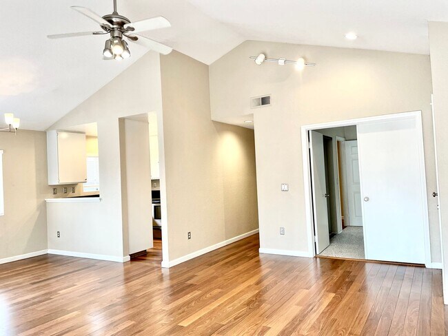 11329 Avenida De Los Lobos San Diego, CA 92127 photo 3