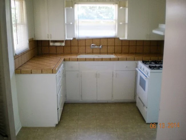 553 W Whittier Ave Tracy, CA 95376 photo 5