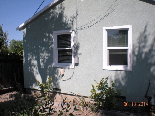 553 W Whittier Ave Tracy, CA 95376 photo 3