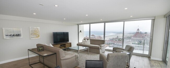 1710 Avenida Del Mundo Coronado, CA 92118 photo 3