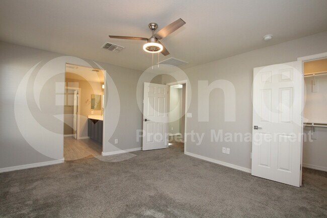 5742 W Raymond St Phoenix, AZ 85043 photo 5